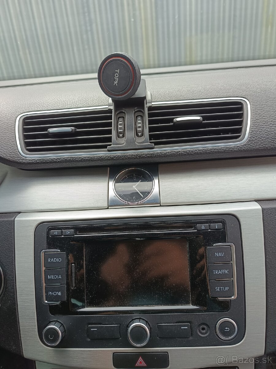 Hodiny Passat B7