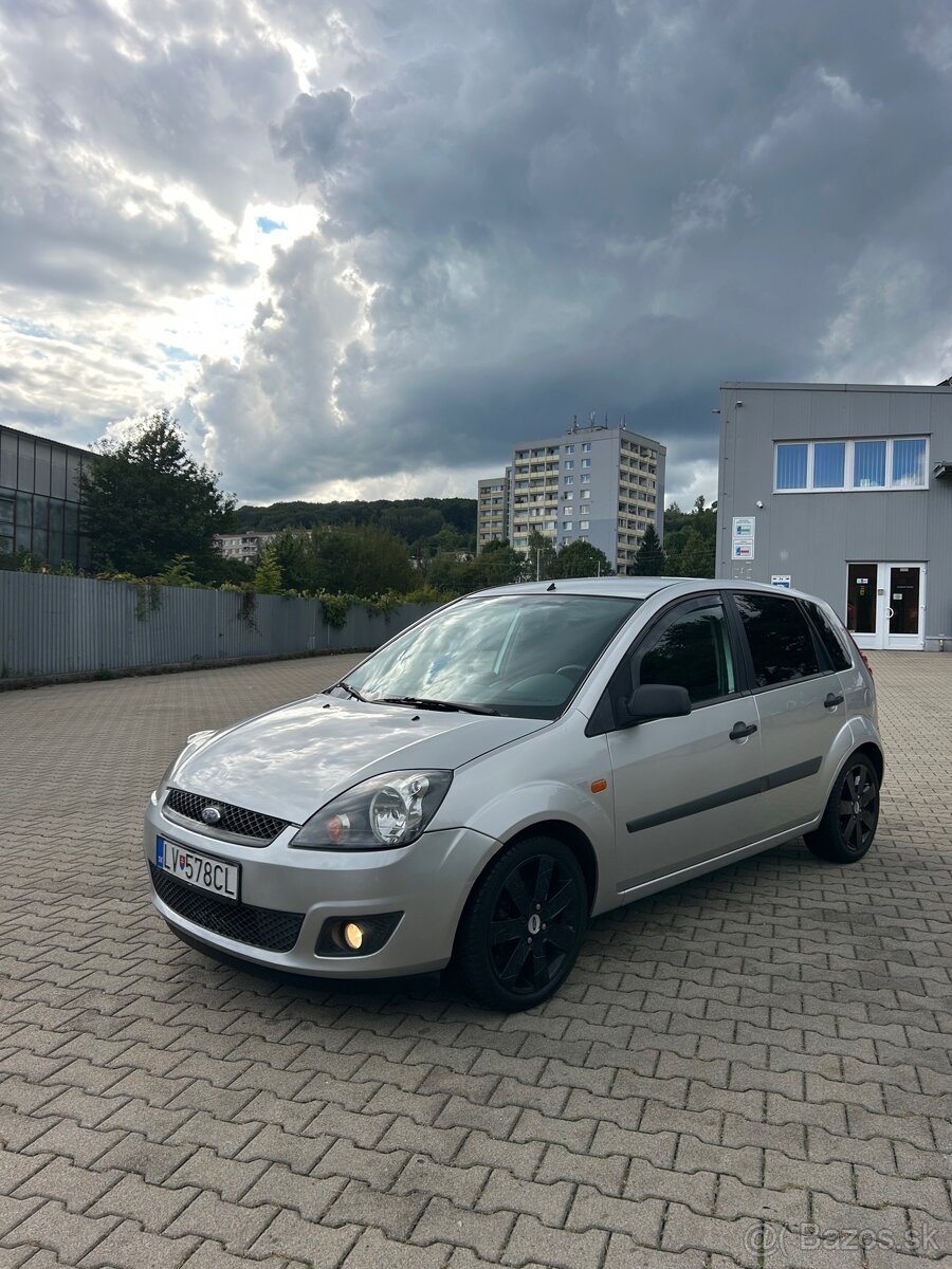 Ford Fiesta 1.6i 74kw Automat (Top stav)
