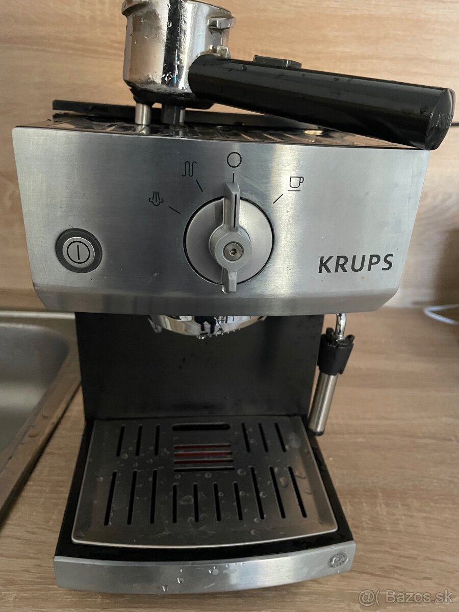 KRUPS pákový kávovar potrebuje servis