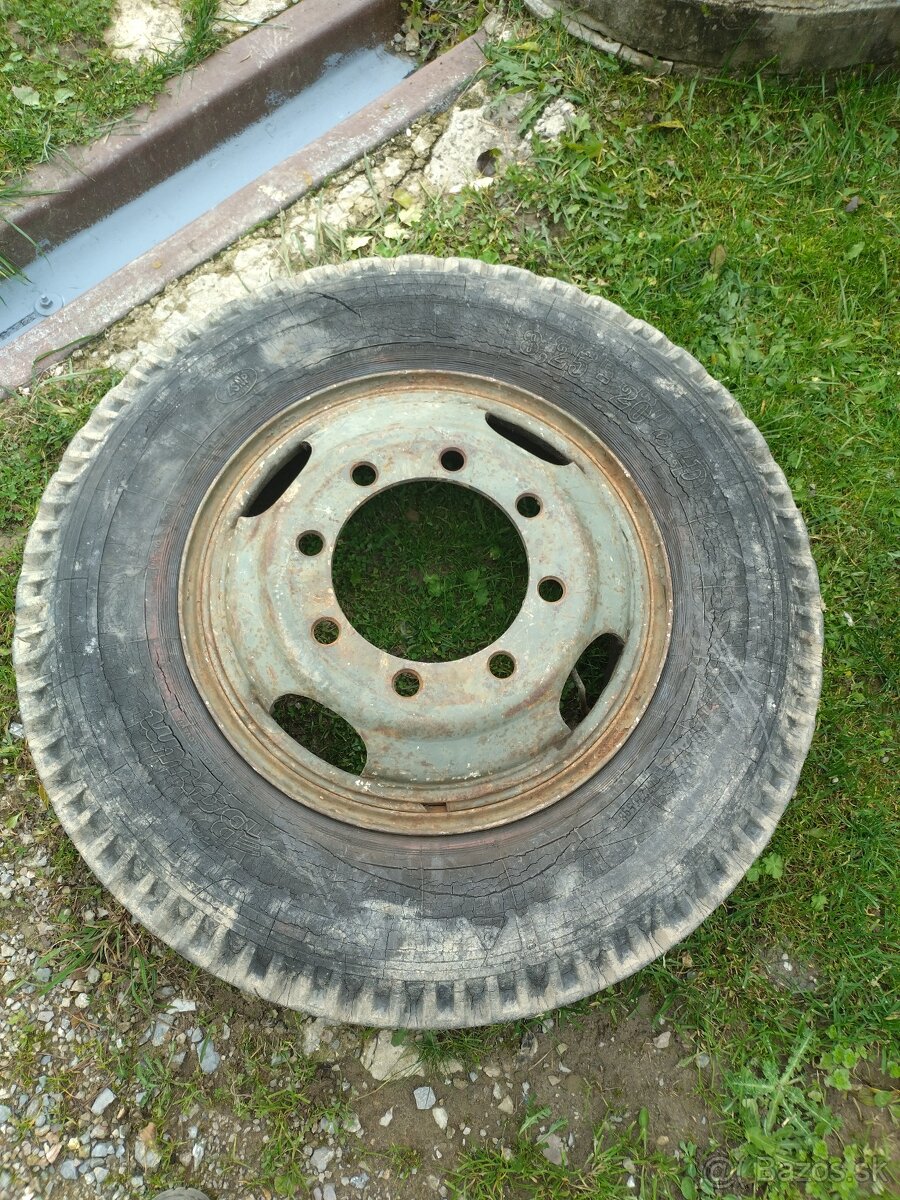 Koleso  pneumatika z V3S 8,25-20