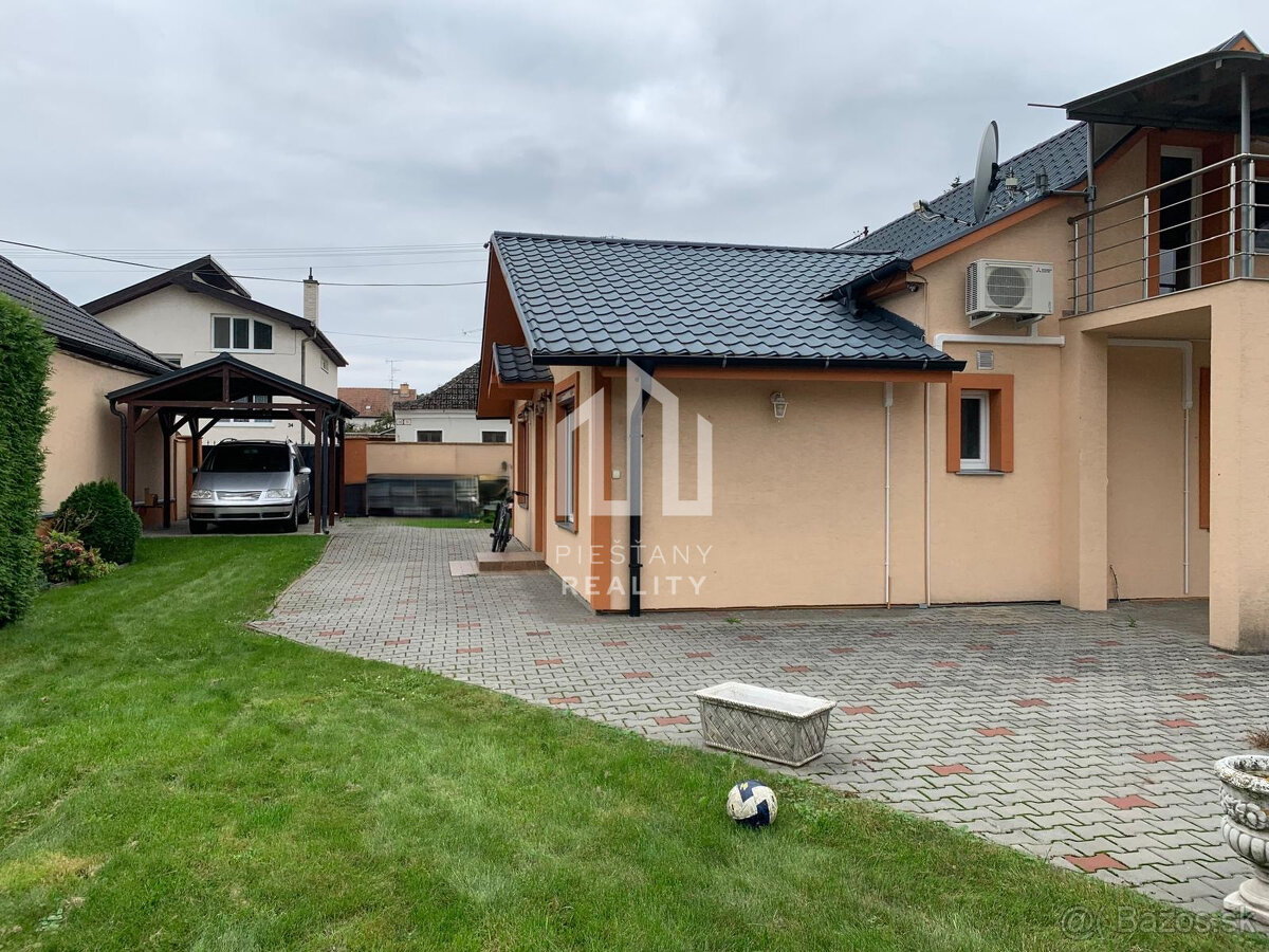 NOVINKA zariadený RD v Banke s terasou, altánkom a samosta