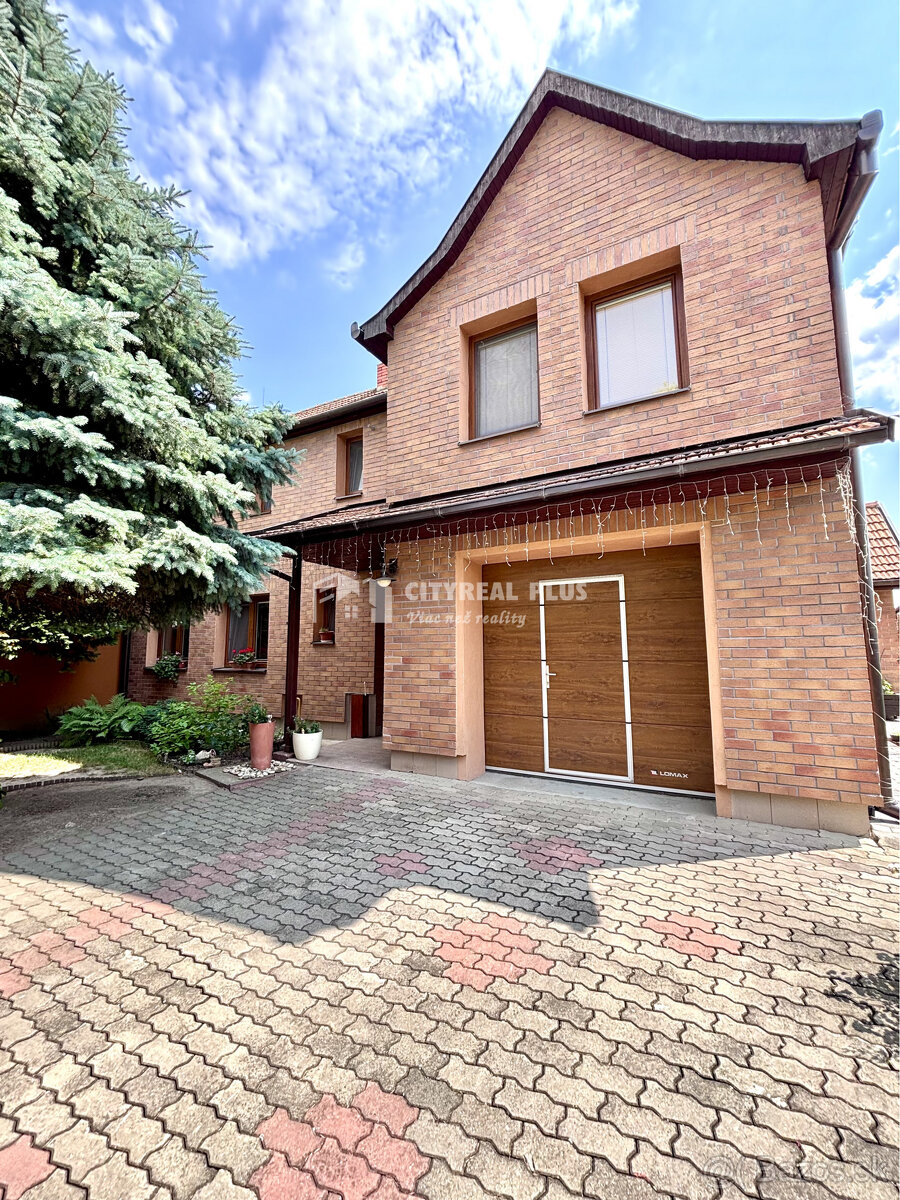 Ponúkame Vám na predaj moderne zrekonštruovaný poschodový ro