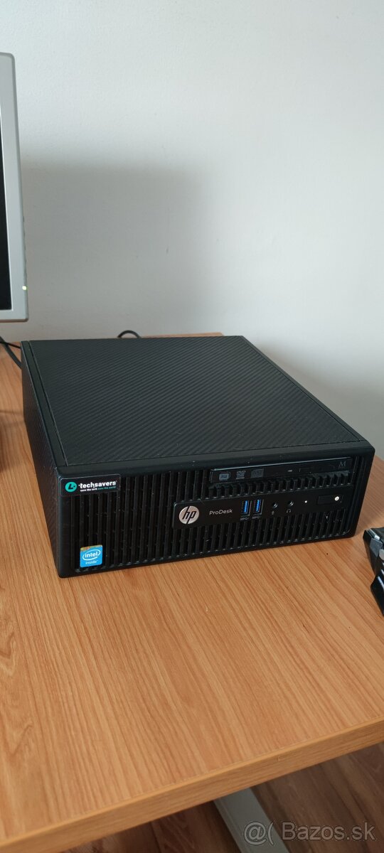 HP Pro Desk s LCD monitorom Hanns.G