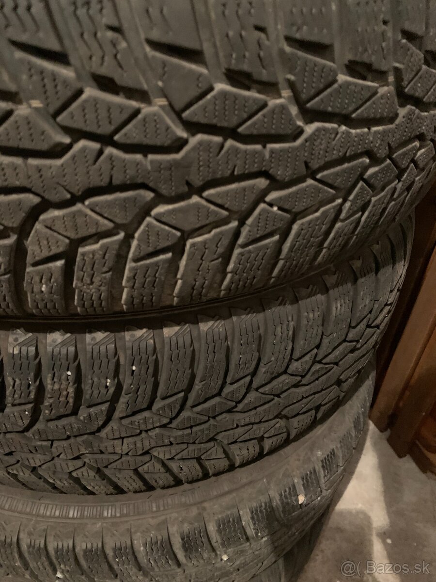 Predám pneumatiky zimné R15