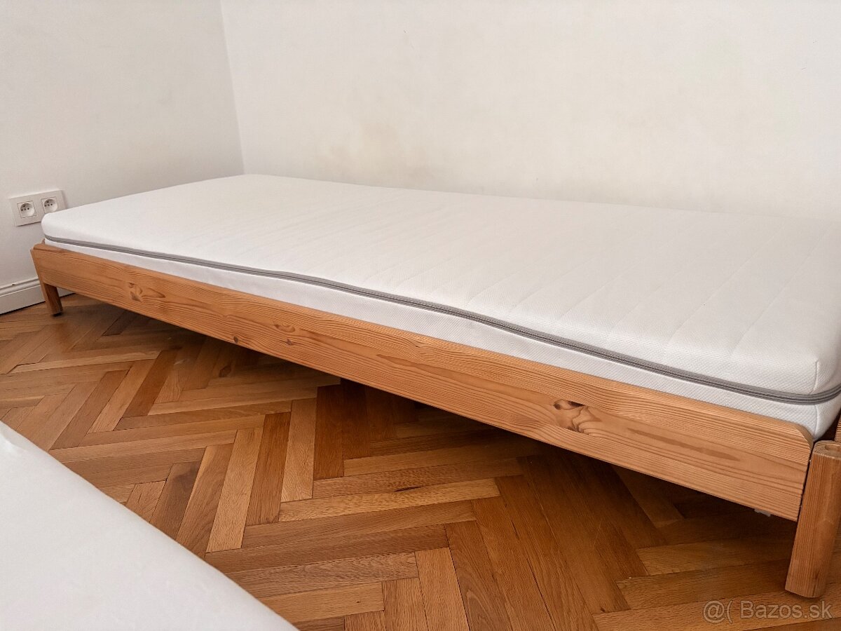 IKEA UTÅKER posteľ s 2 matracmi