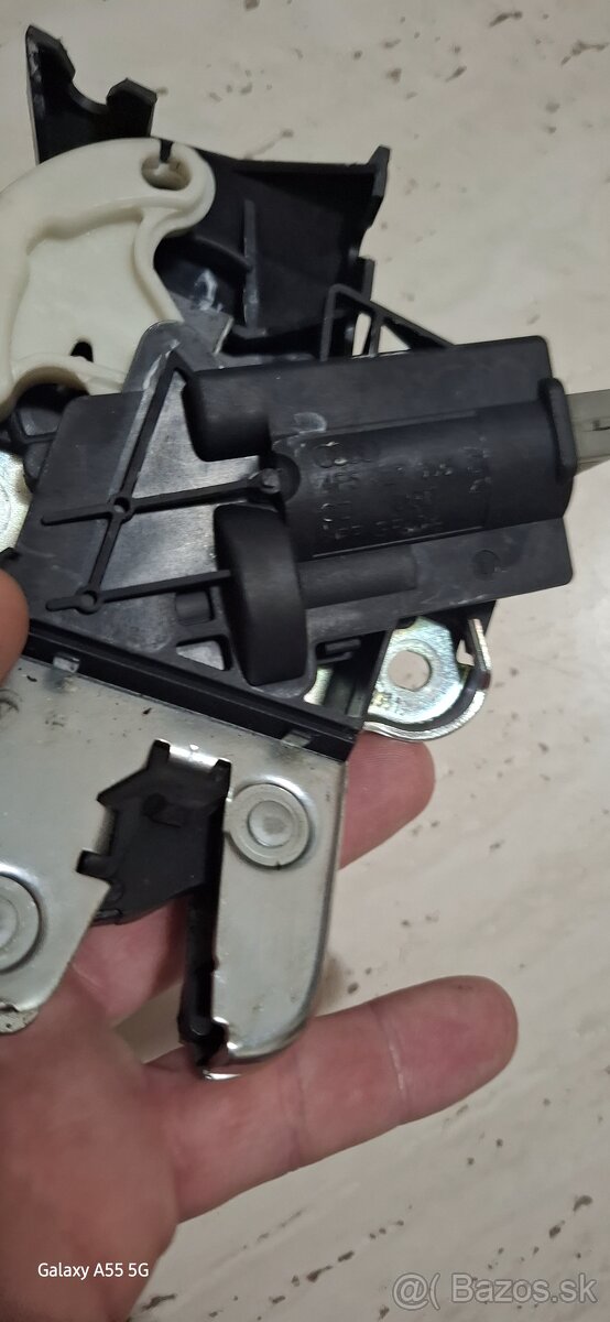 Predám zámok kufra sedan b6 audi