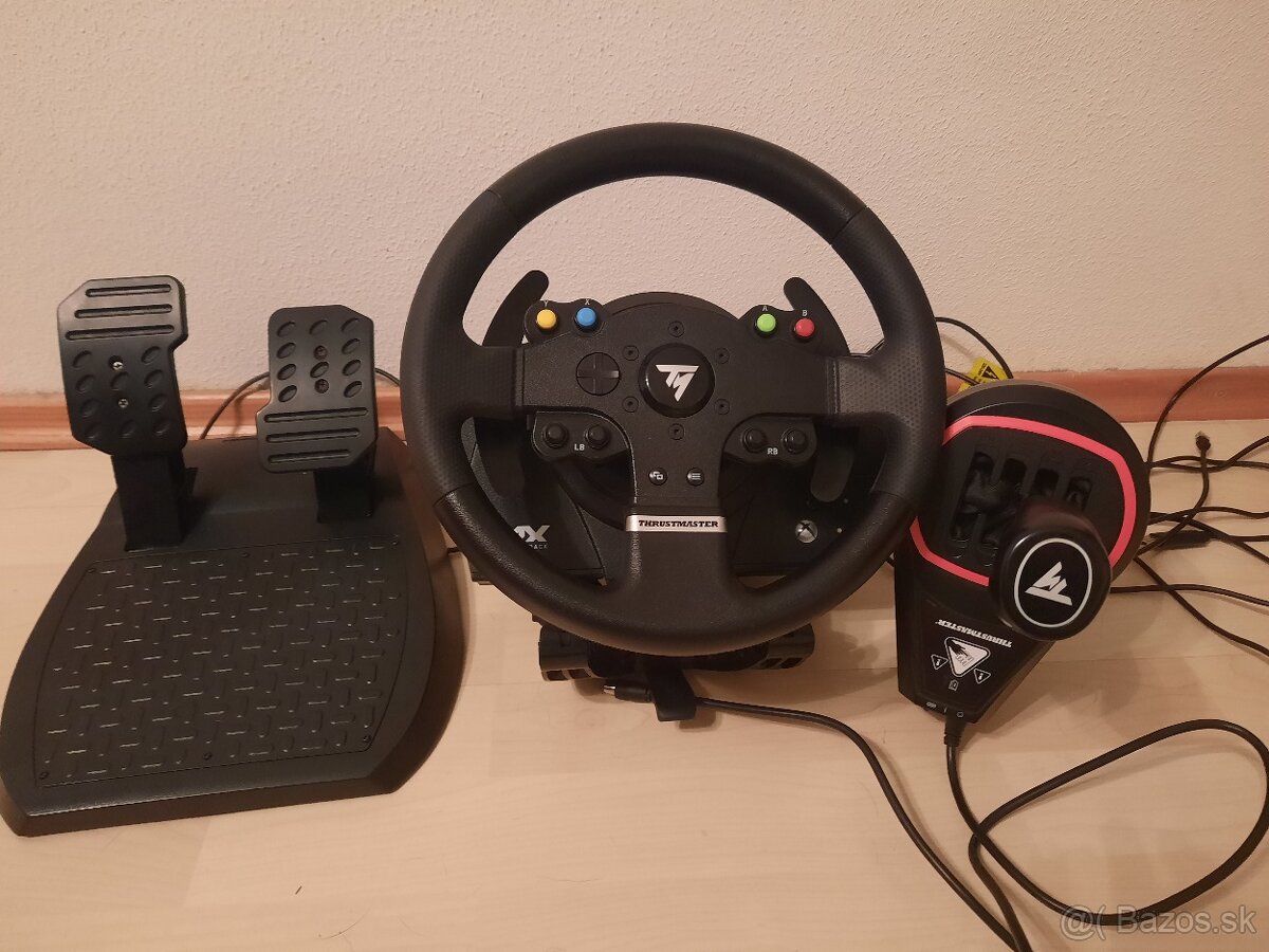 Volant Thrustmaster TMX force feedback, pedále, radiaca pák