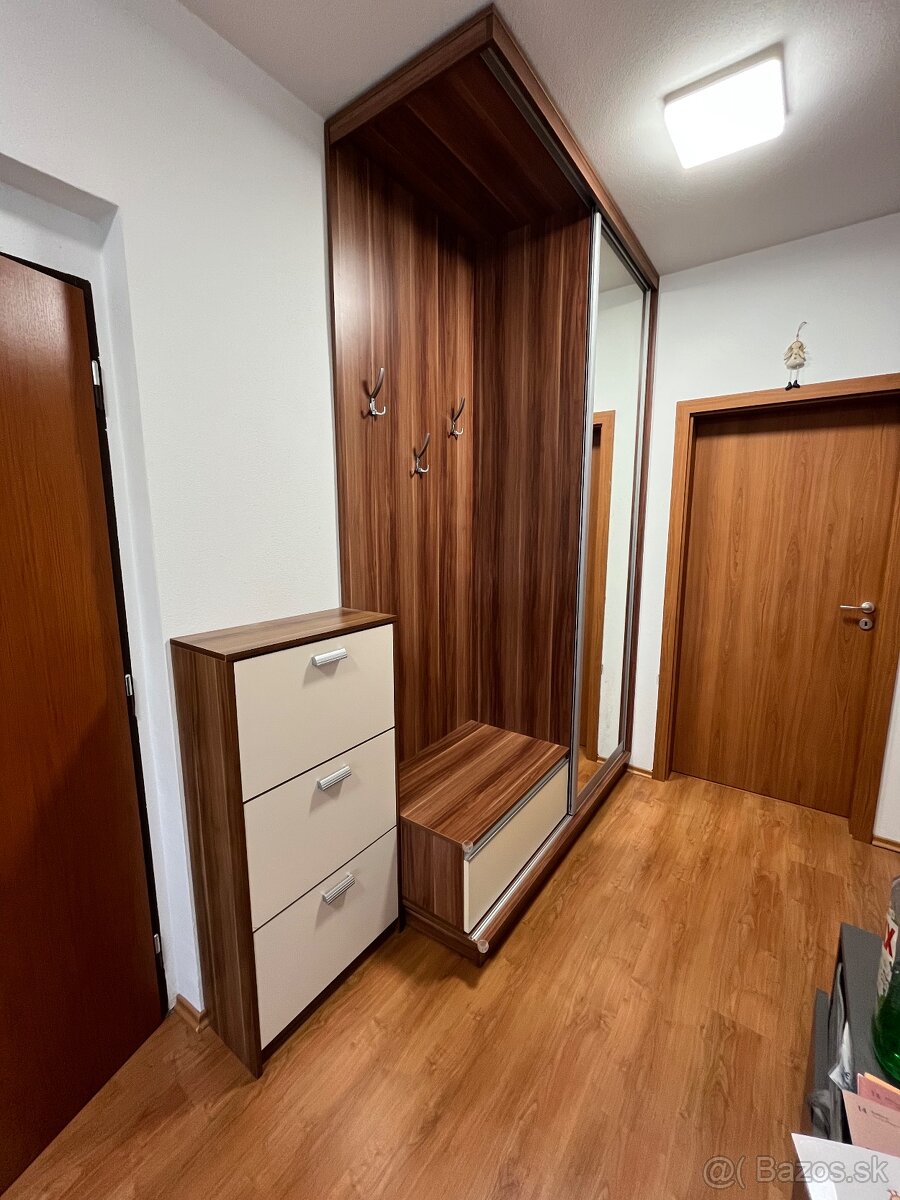 Vstavaná skriňa