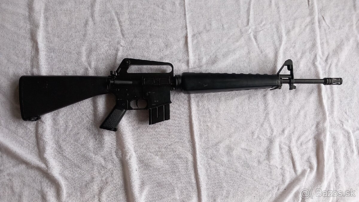 Predam repliku pusky M-16 od Denix