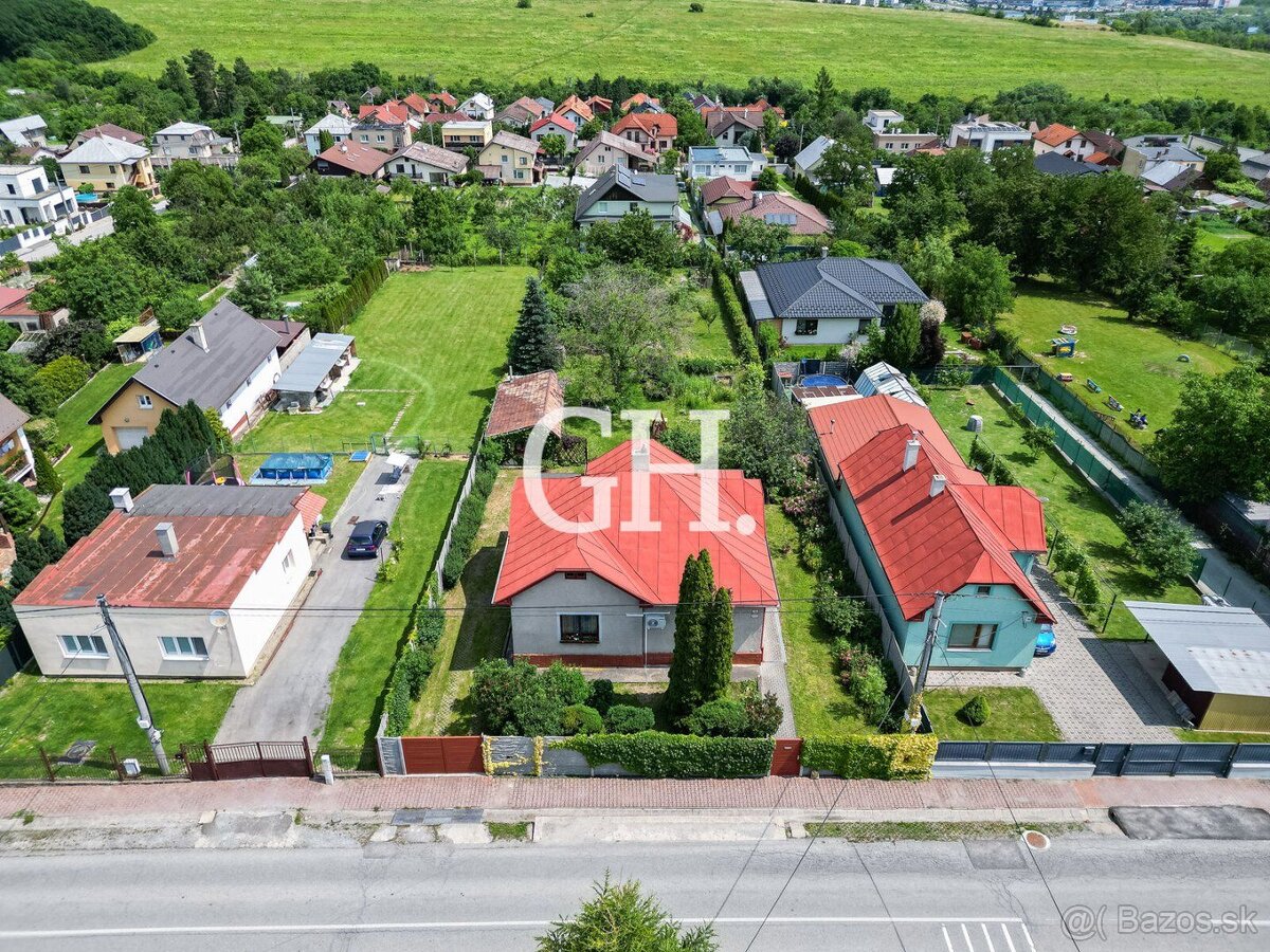 RODINNÝ DOM - PEREŠ - BYSTRICKÁ UL. - PRIESTRANNÝ A ŠIROKÝ P