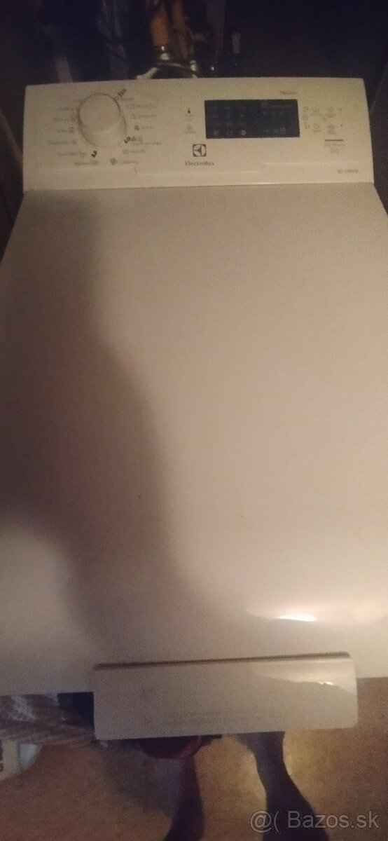 Predám práčku Elektrolux 1200 otáčok na náhradné diely. Asi