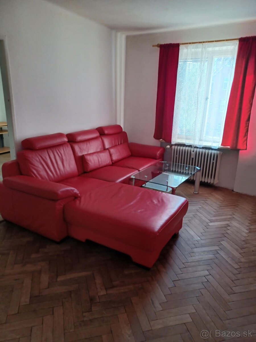 Červená sedačka