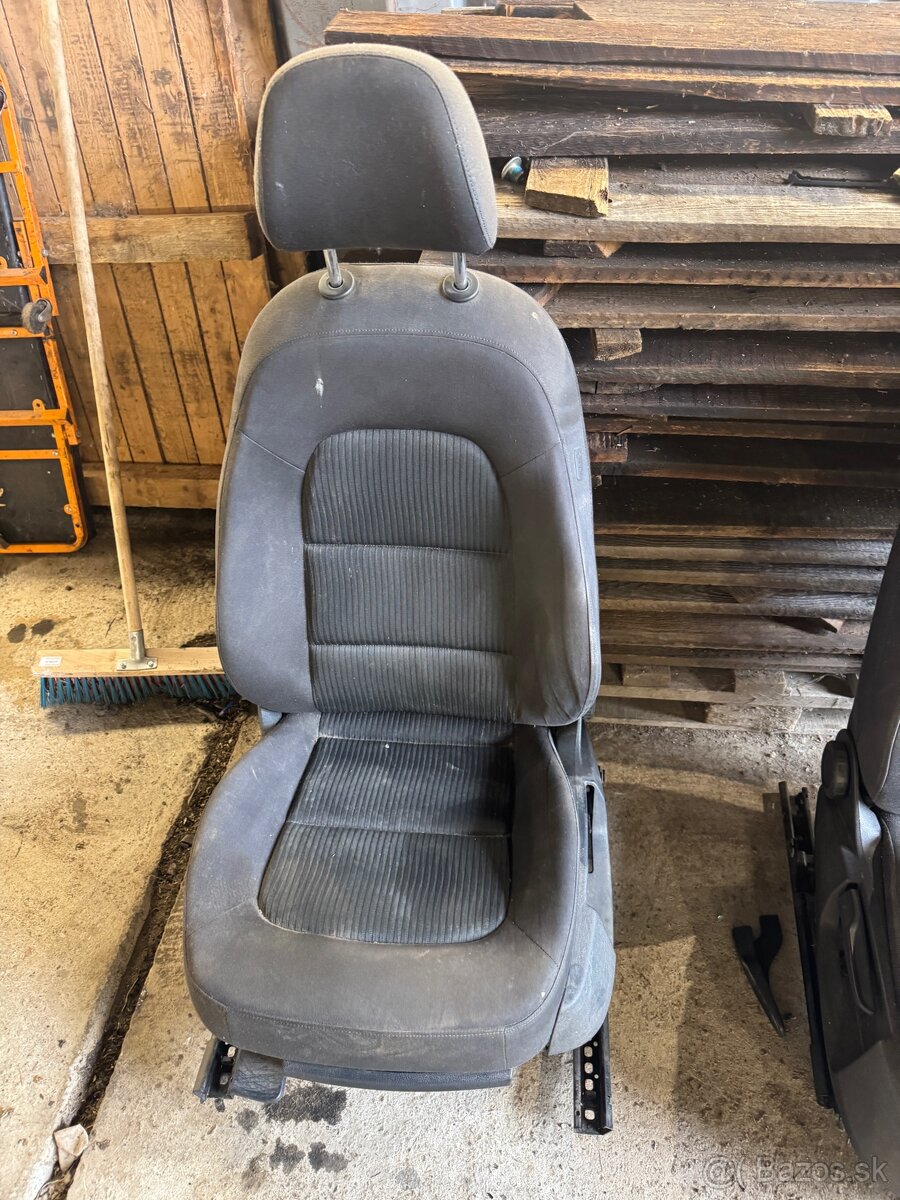 Audi a4 b8 predné sedačky