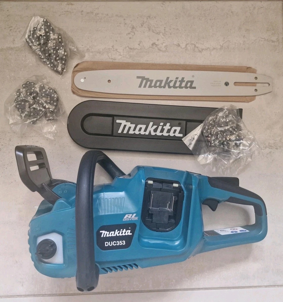 Nová Aku řetězová pila Makita DUC353Z (bez baterie)
5 (3)