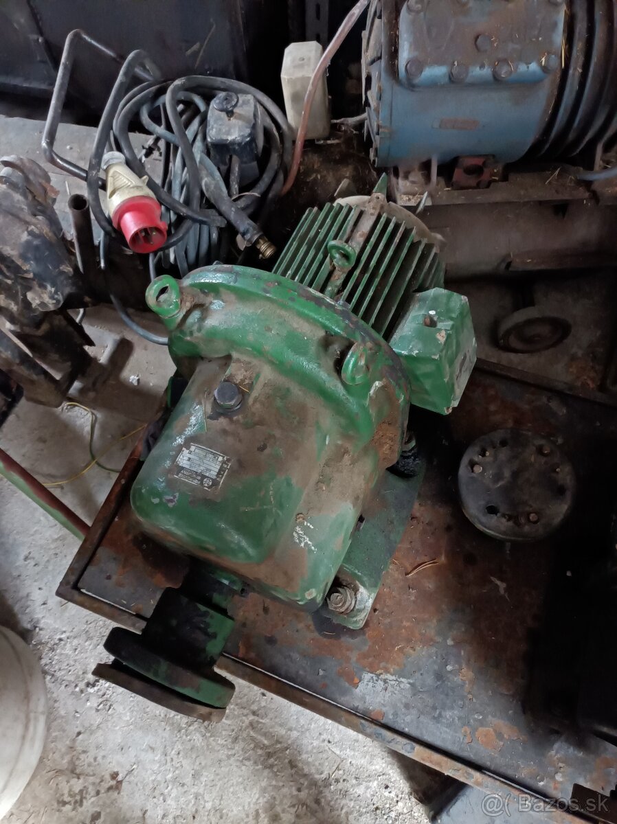 Elektromotor s prevodovkou