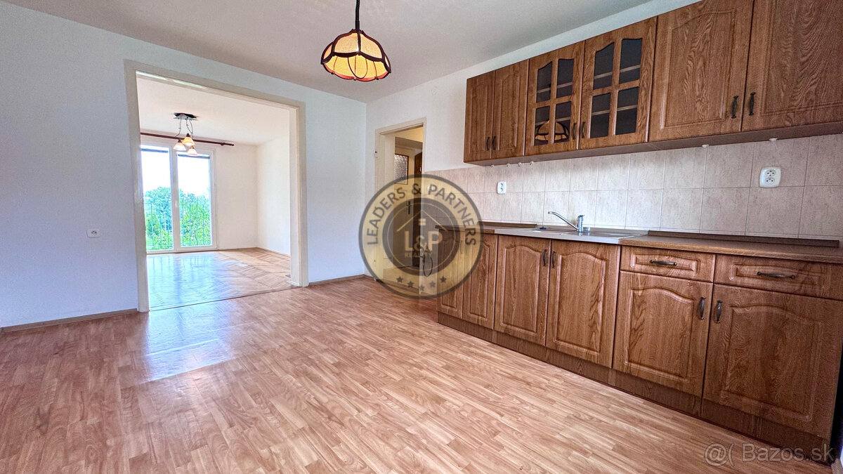 PREDAJ- 2iz. byt s balkónom  v Hlohovci  na ulici R. Dilonga