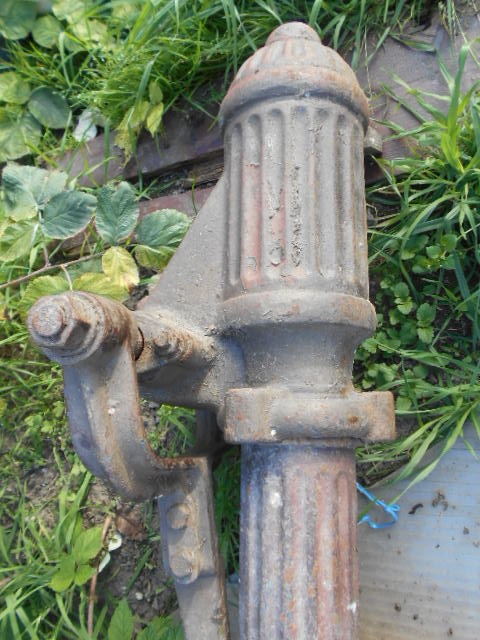 Sigma - ručná historická pumpa na vodu