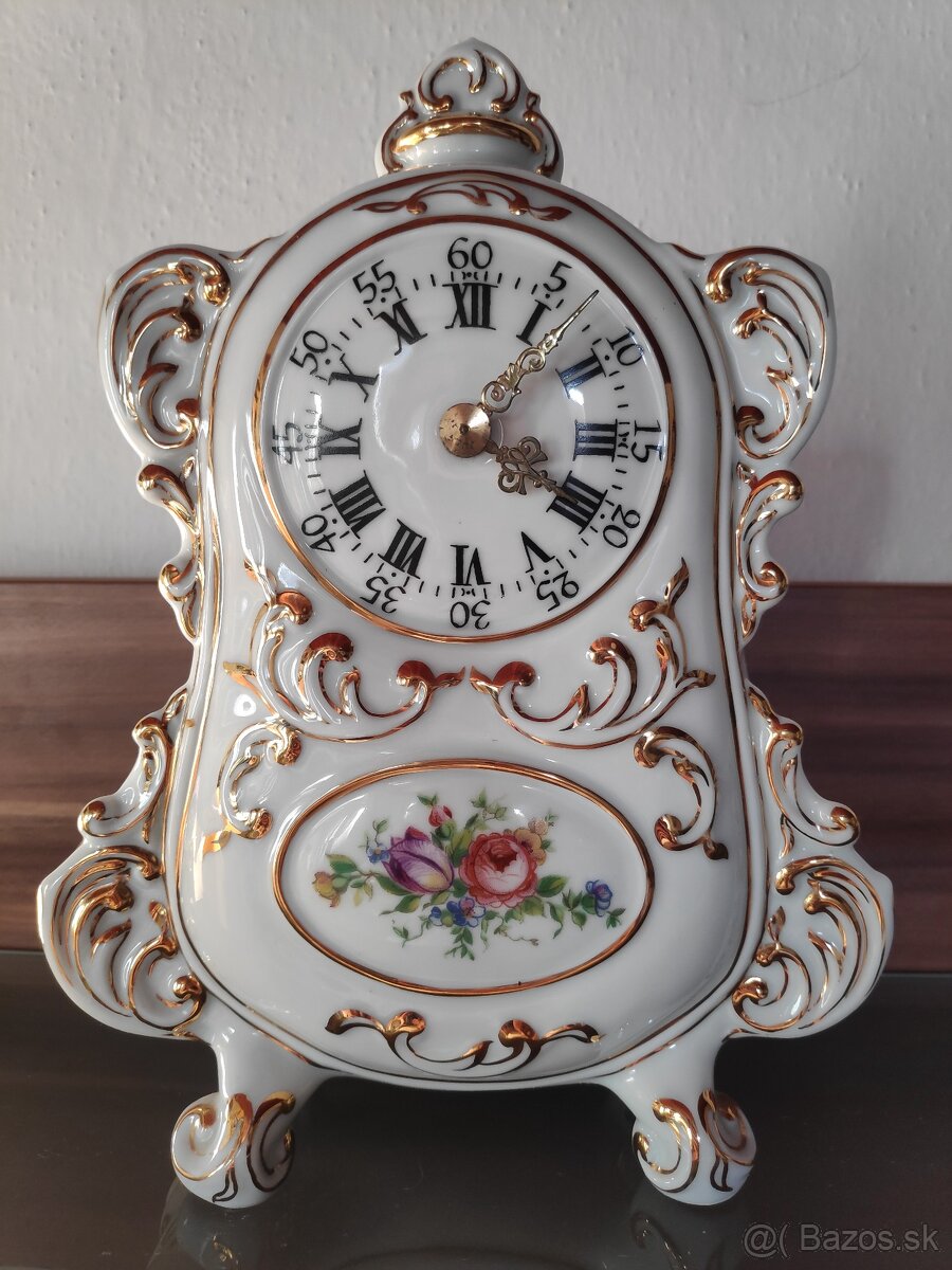Porcelánové hodiny