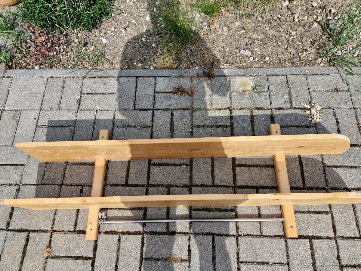 Predam nastennu policu