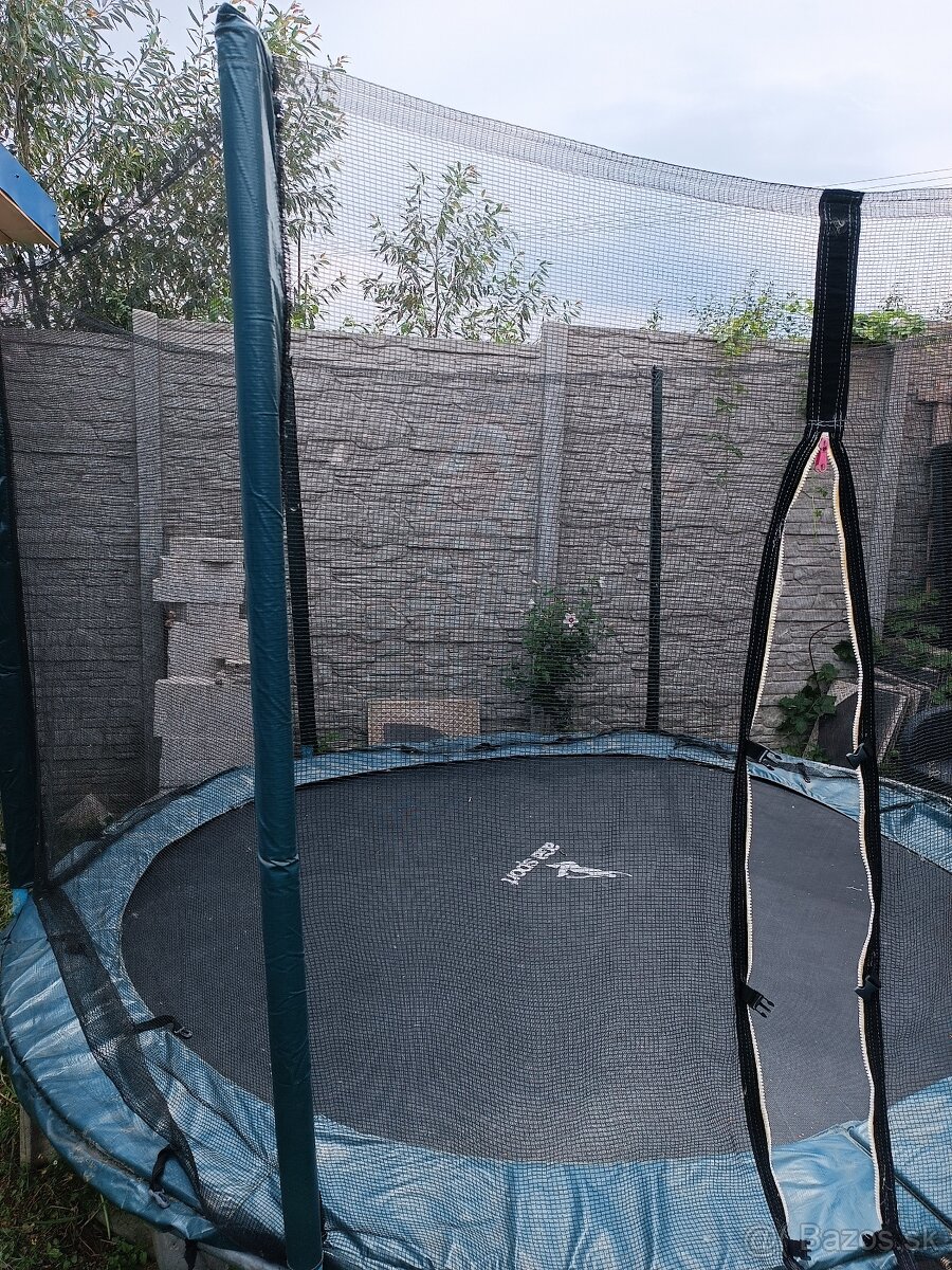 Trampolína