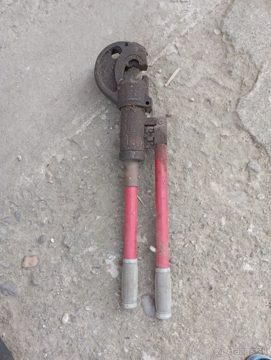 Lisovacie hydraulické kliešte