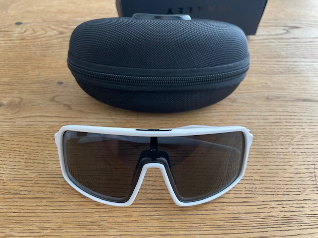 Oakley sutro biele