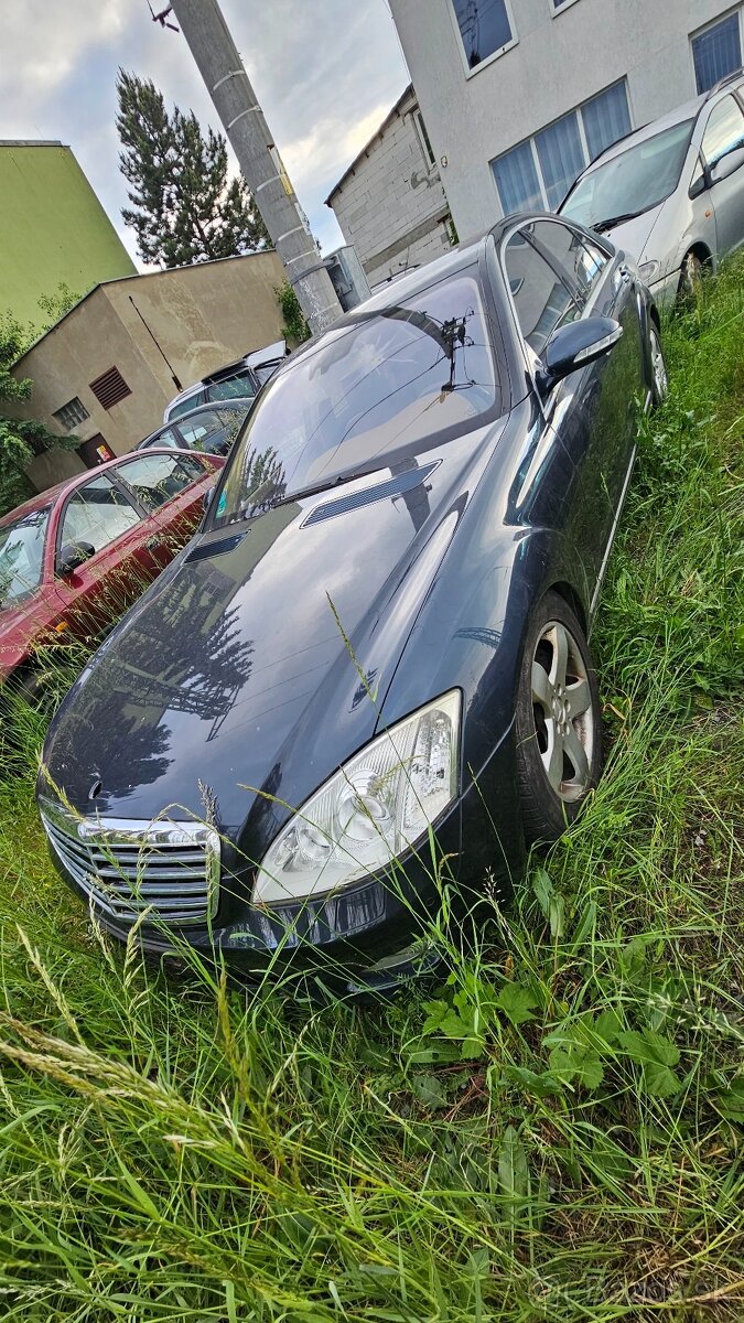 Mercedes-Benz W221 S500 V8