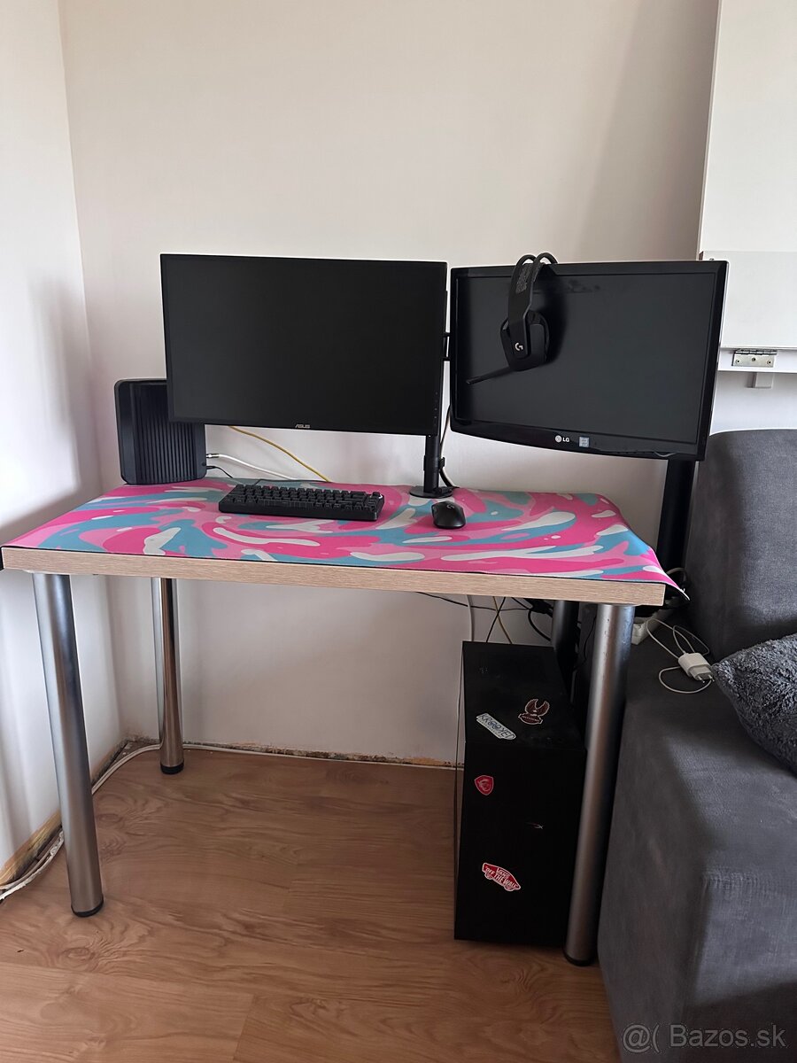Gaming setup. Počítač a vybavenie
