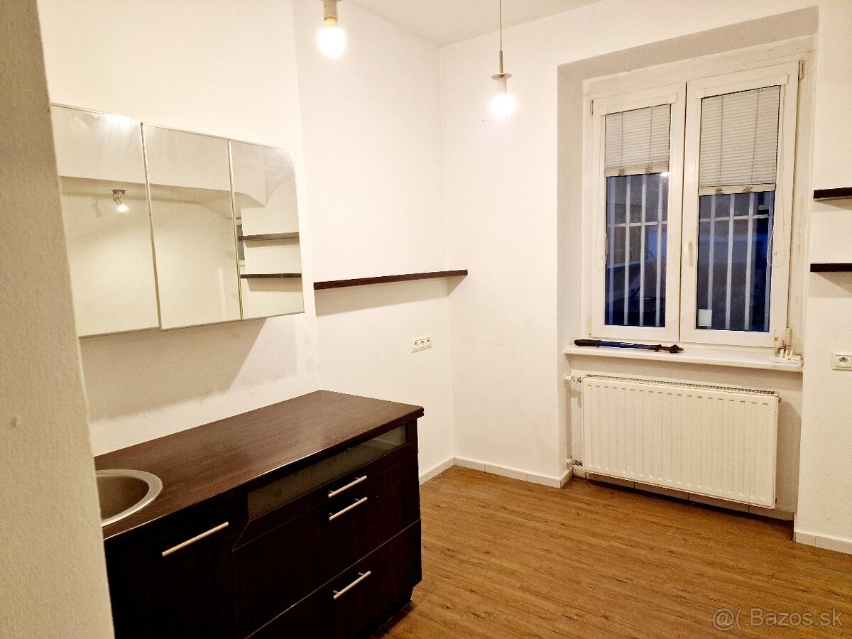 Prenajmem nebytový priestor v starom meste BA na Žilinskej