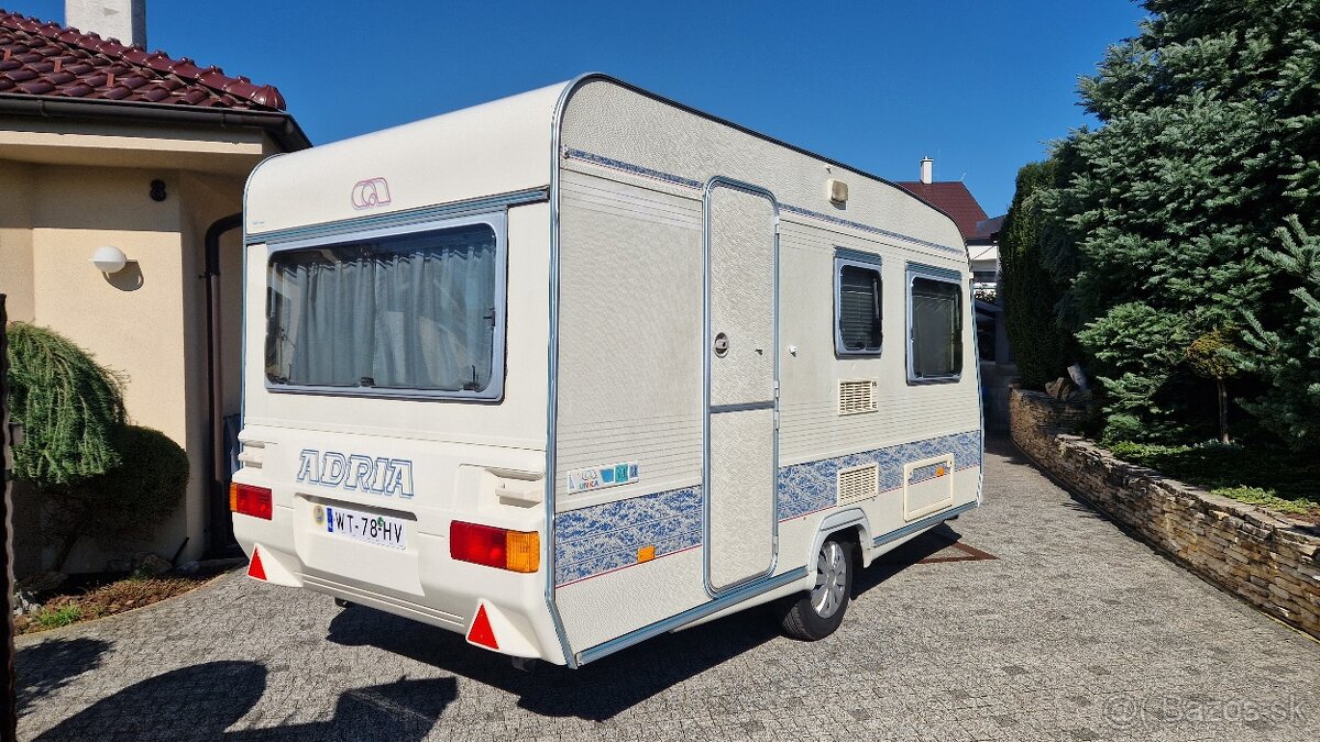 karavan Adria 390 4miest 795/1100kg, .,poschodová posteľ