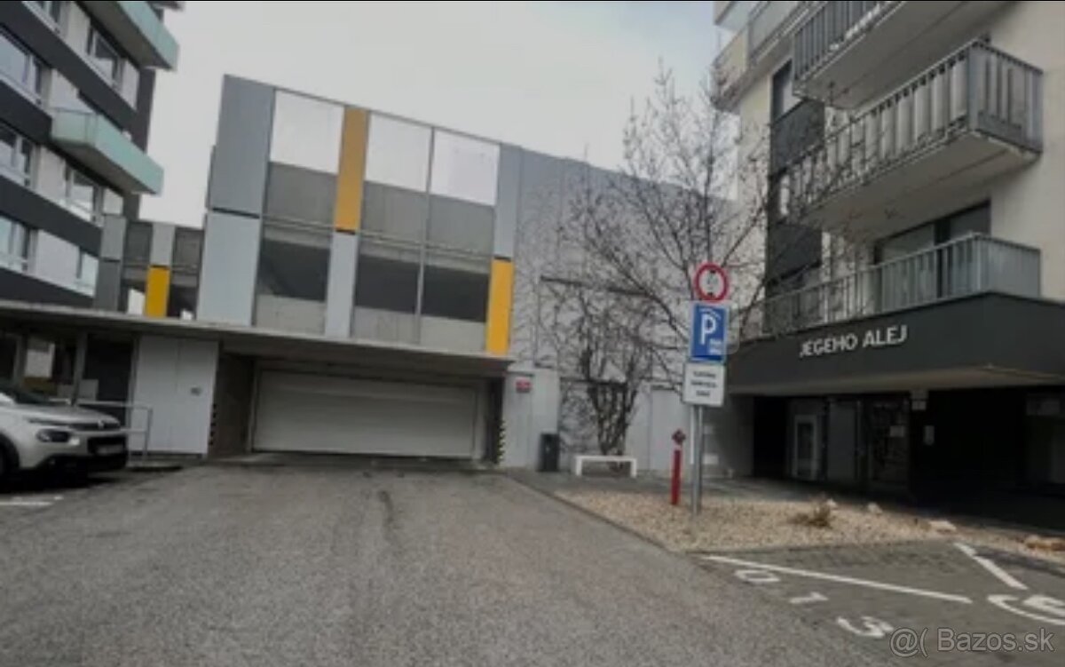 Prenajom vonk. park. miesta na streche gar. domu Jegeho Alej