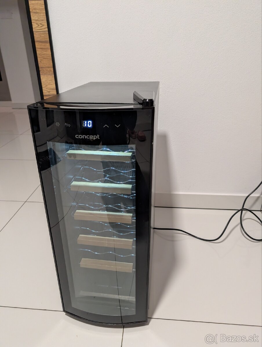 Vinotéka na 12 fliaš