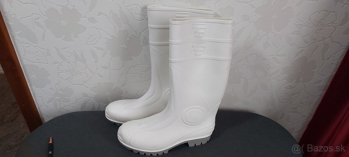 Biele gumené čižmy