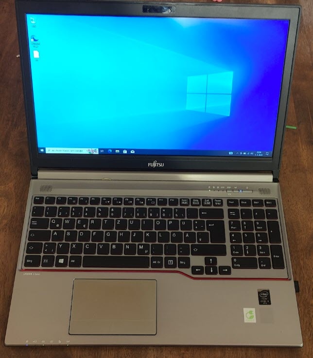 Fujitsu Lifebook E754 8GB RAM / 500 GB SSD + prislusenstvo