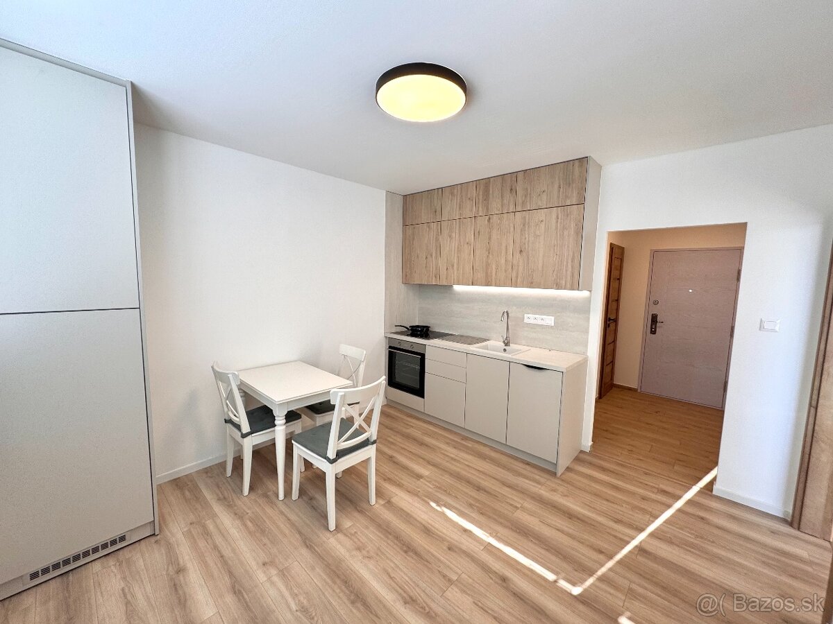 Prenájom- útulný 1 izbový byt s balkónom, Nové Zámky