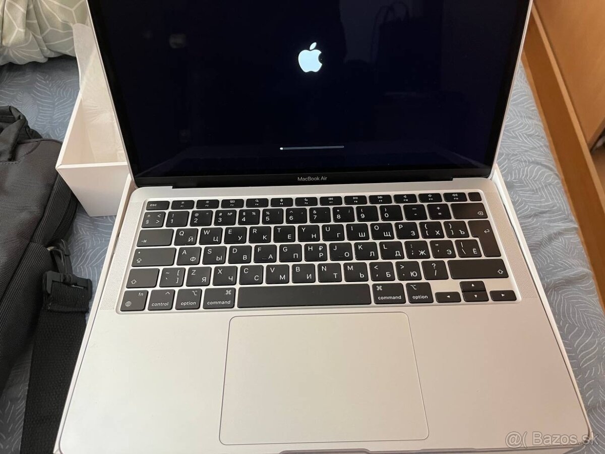 Predám MacBook Air M1 256 gb 8 gb 2020