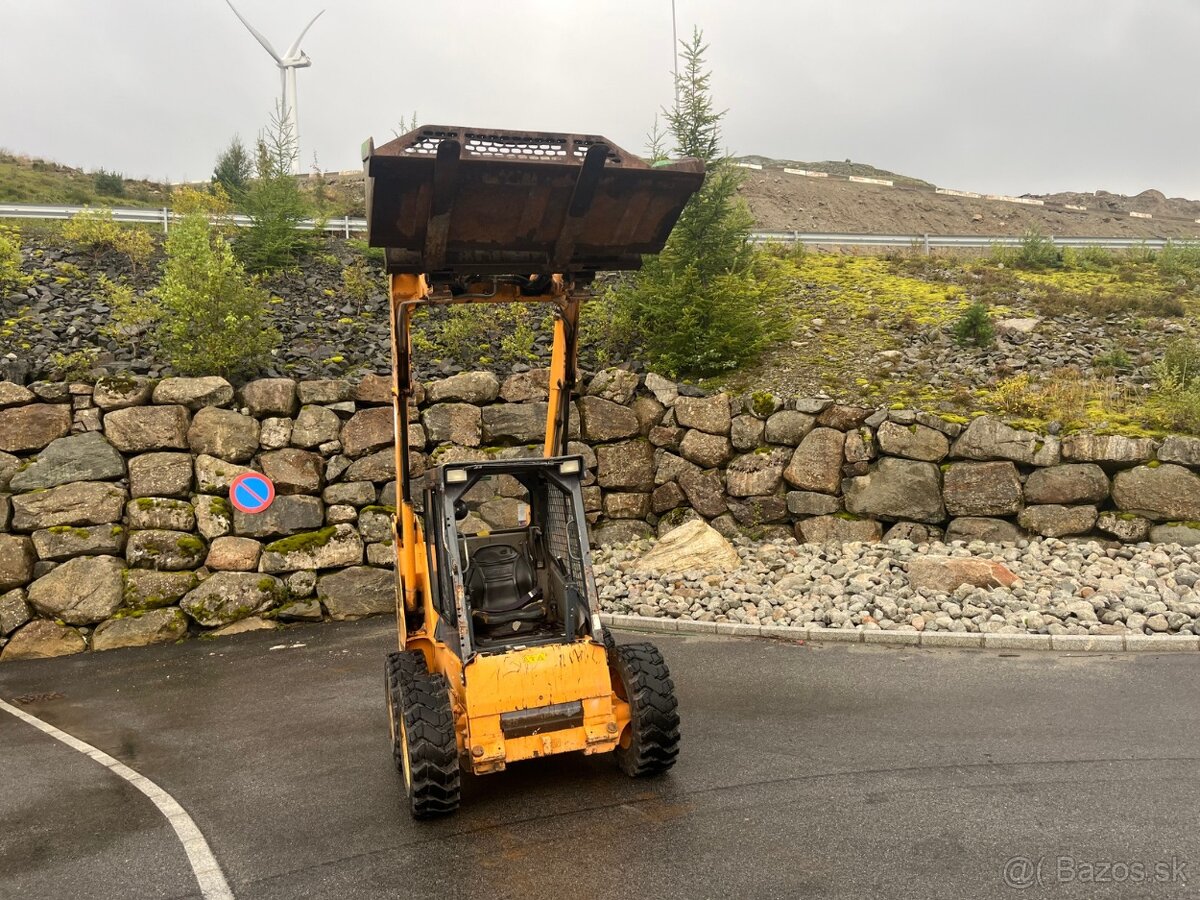 Mustang 2.8T smykový nakladač Bobcat , JCB , CAT