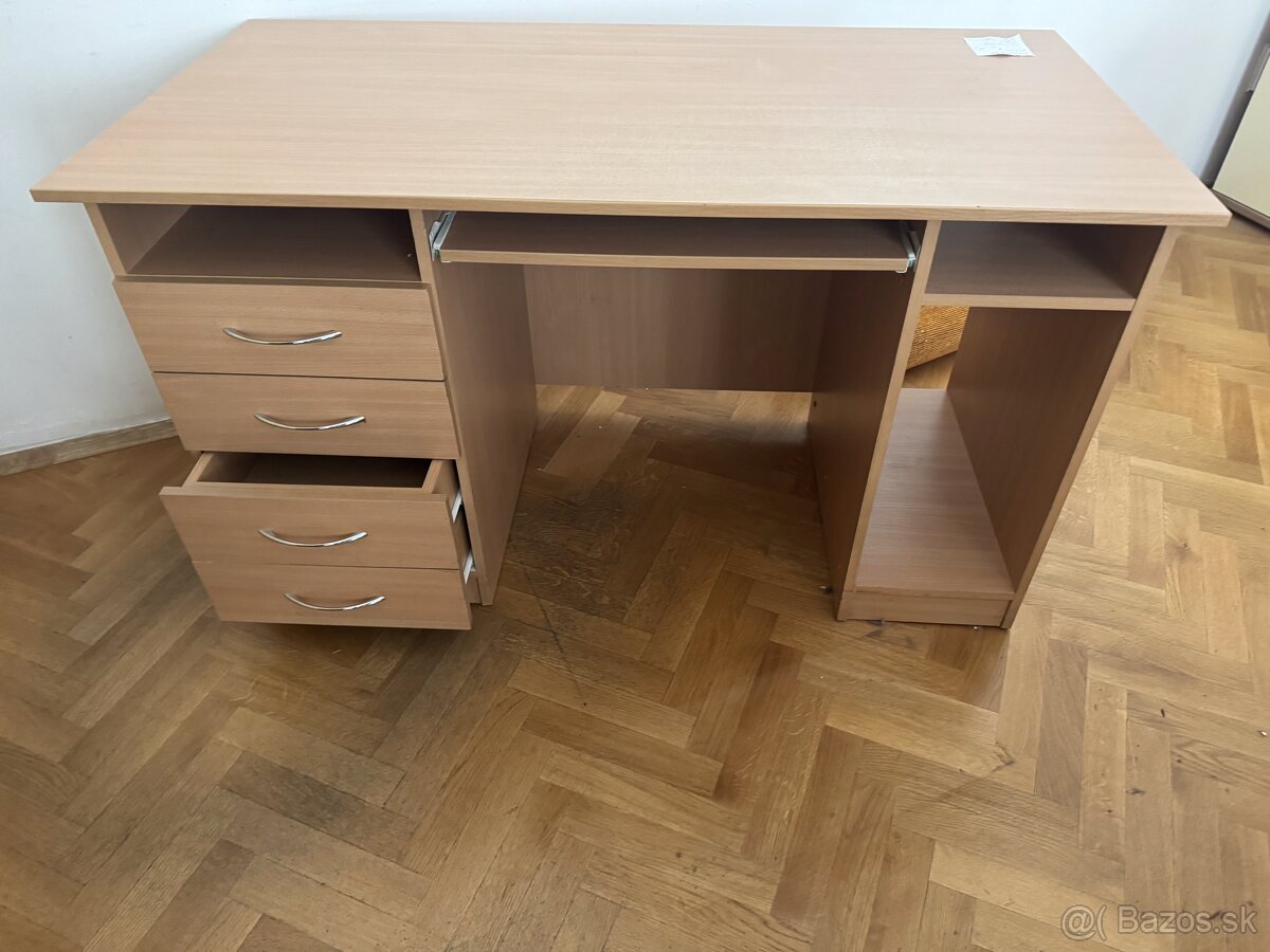 Pracovný stôl