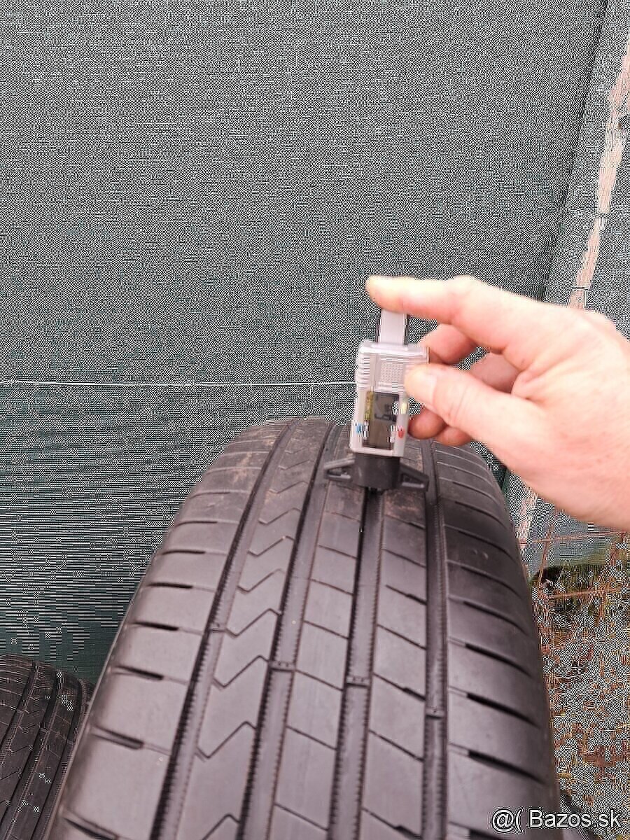 Pneu Hankook 215/60 R17 2023