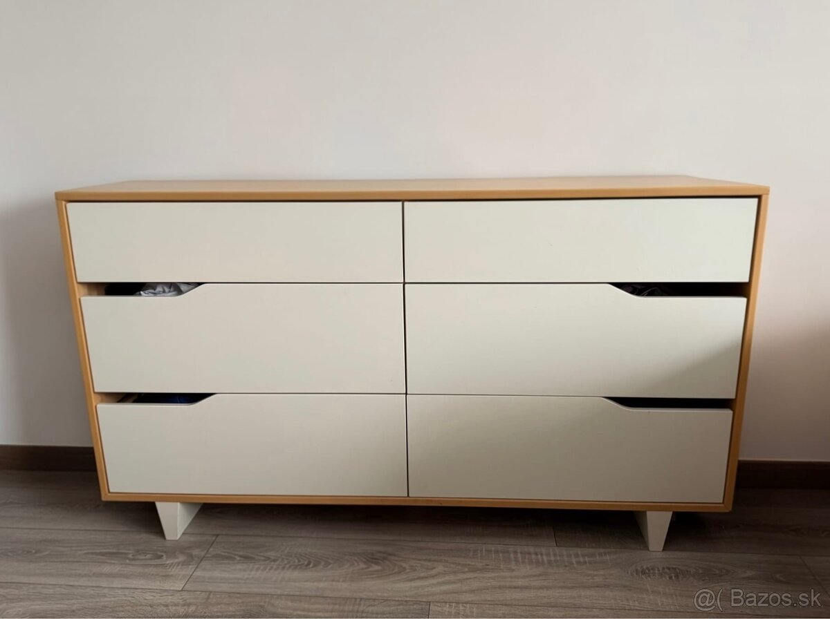 Komoda z masivu IKEA