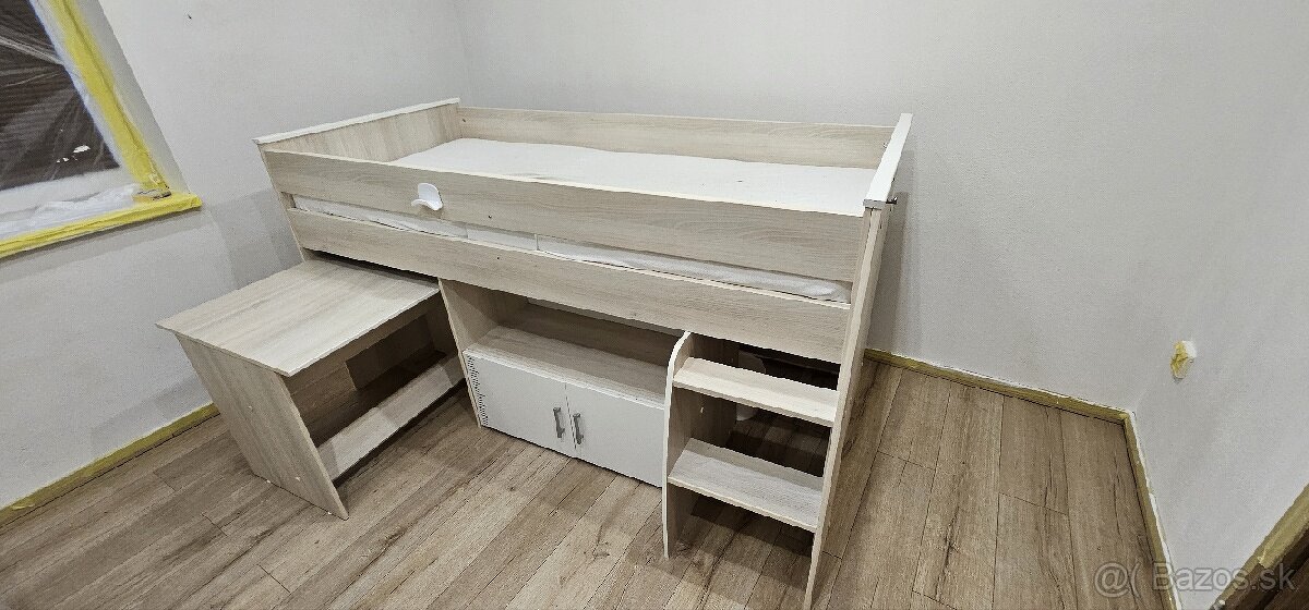 Detská vyvýšená posteľ s písacím stolíkom