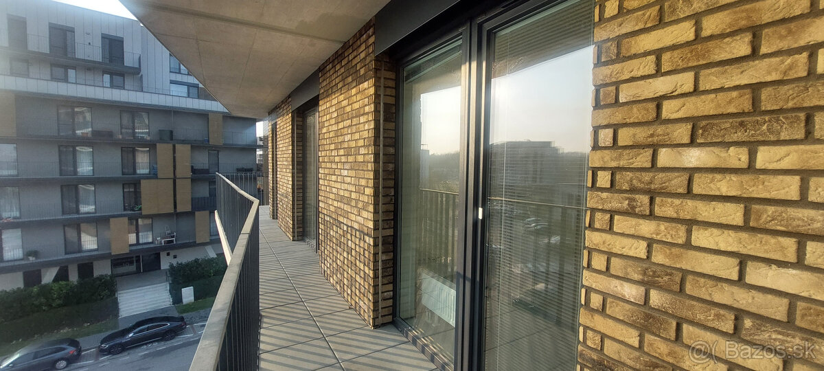 Krásny NEZARIADENÝ slnečný byt s terasou