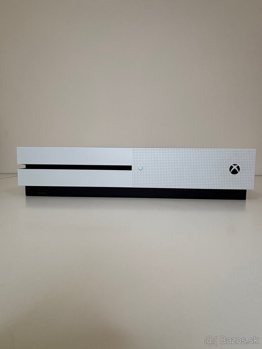 Xbox One S 1TB + 2 ovládače + hry