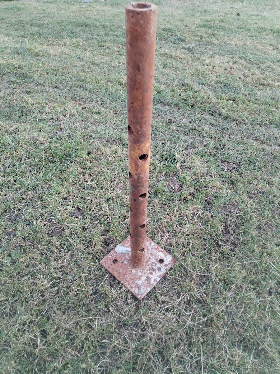 Nastaviteľné nohy na lesenie