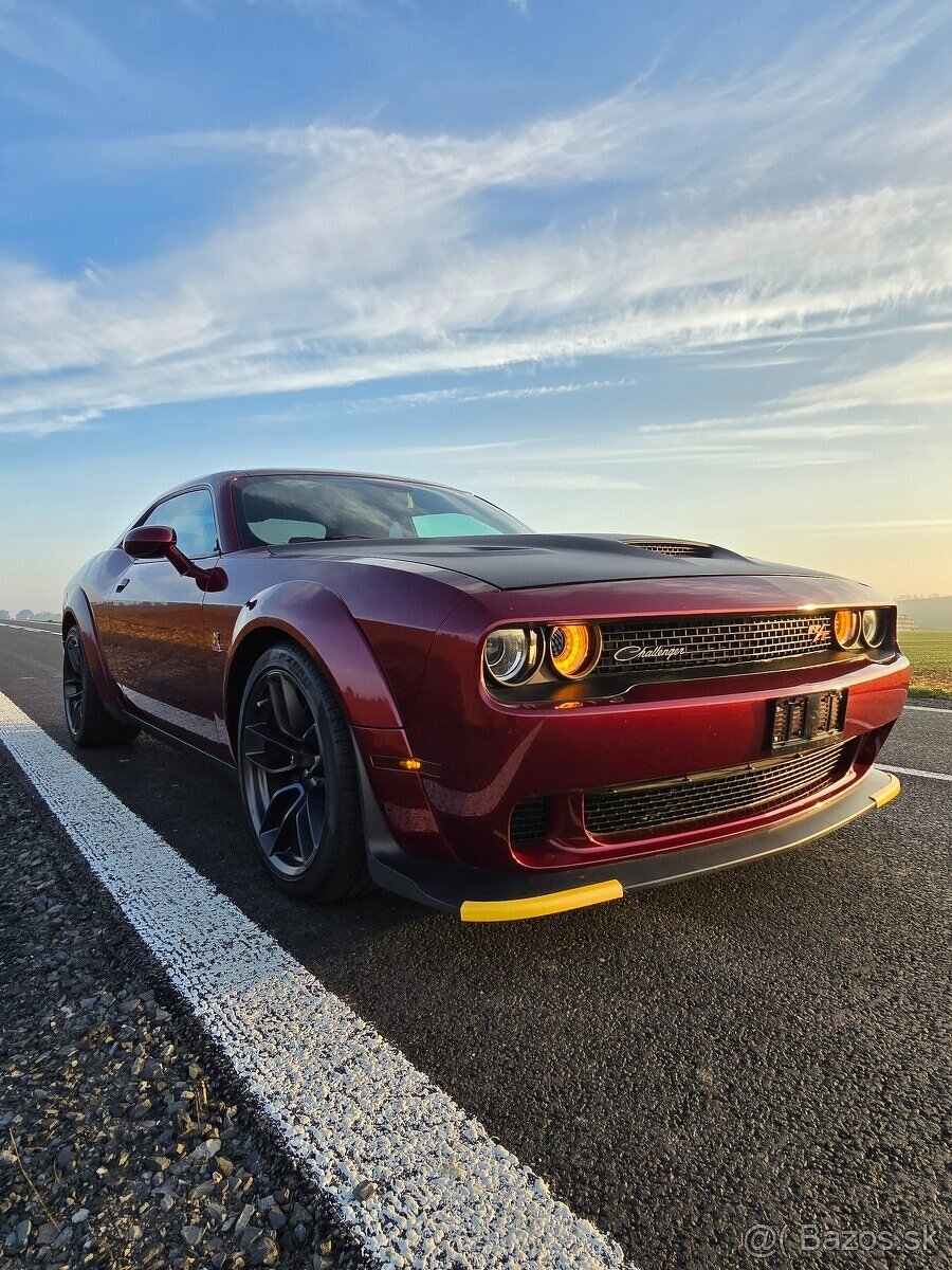 Dodge challenger 6.4 SRT