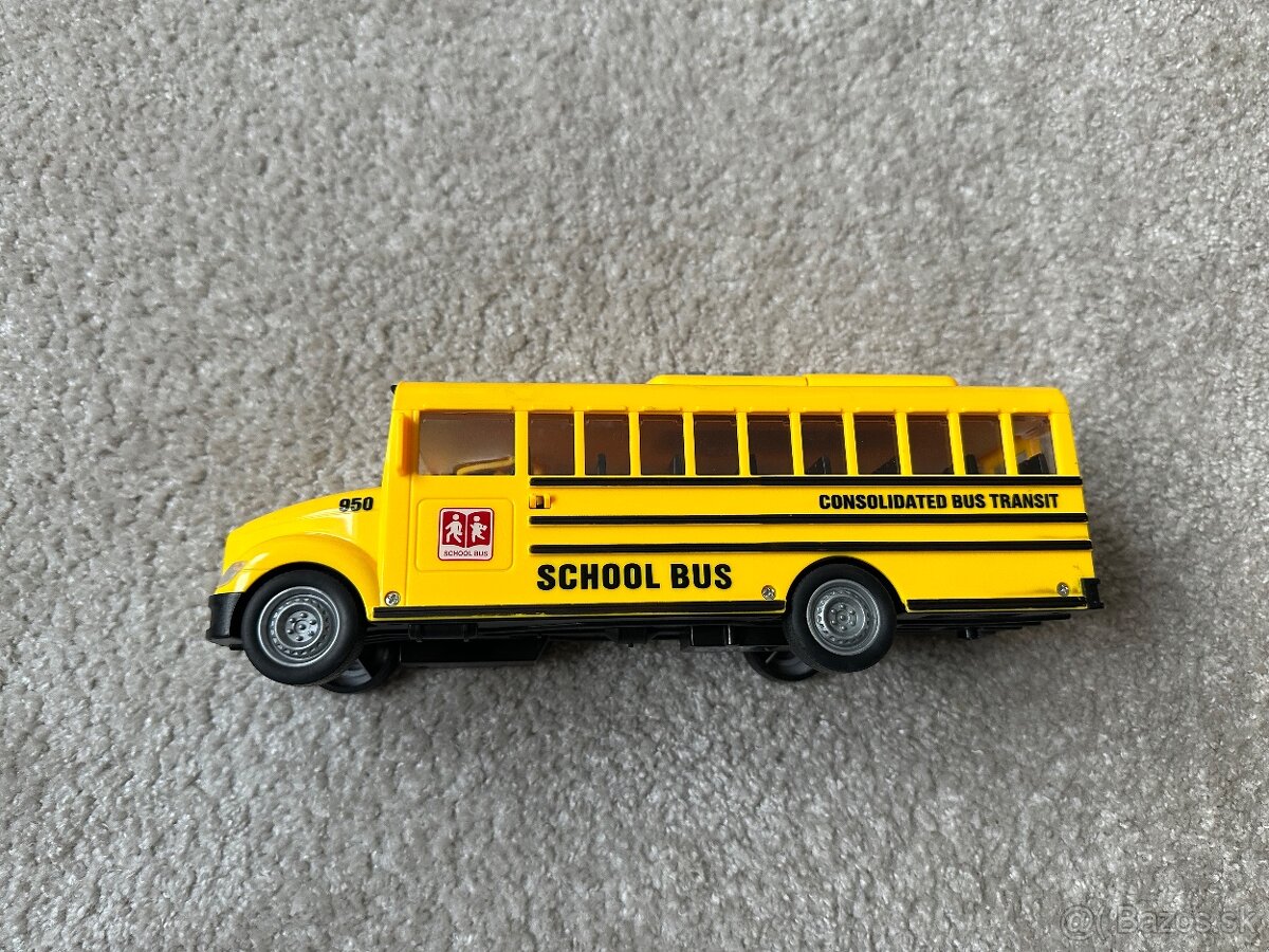 Plastovy skolsky autobus