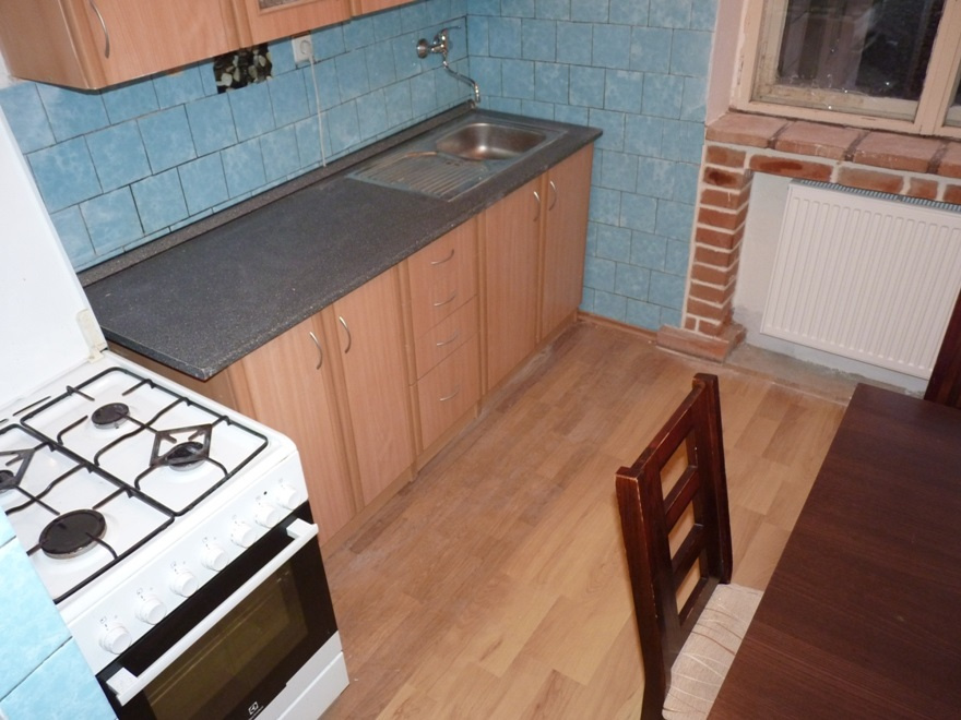 PREDAJ 2 – izbový rodinný dom v meste Šurany – centrum.