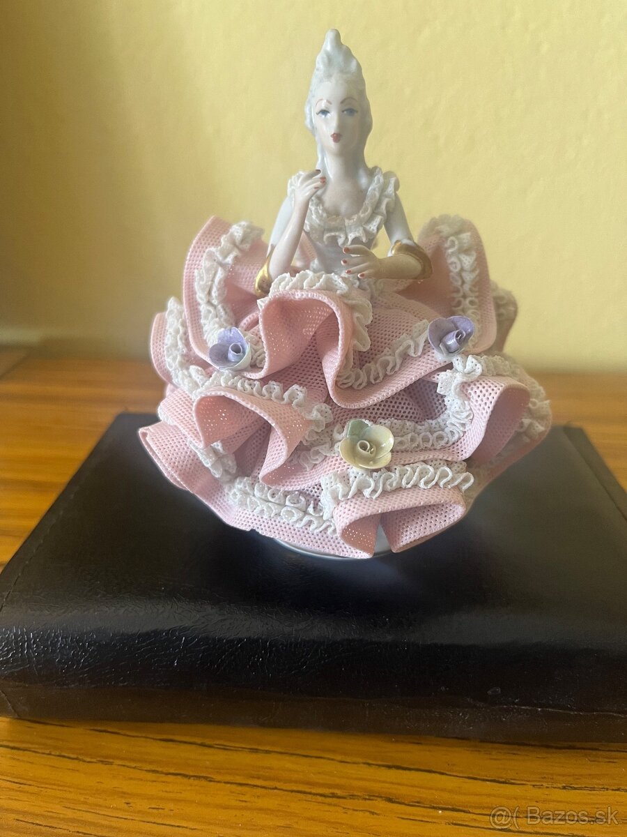 Porcelanova soska cipka