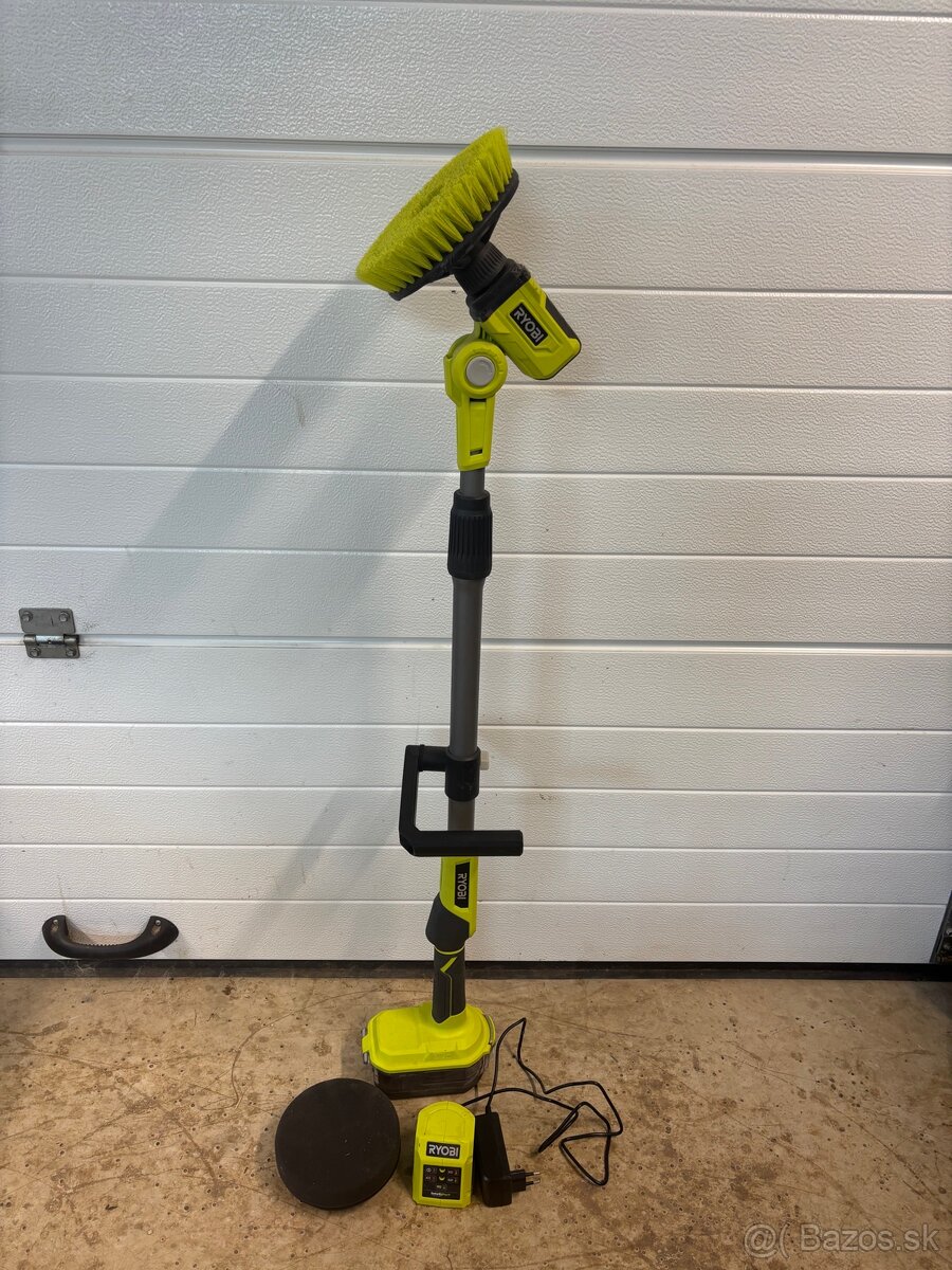 RYOBI Teleskopická aku kefa
