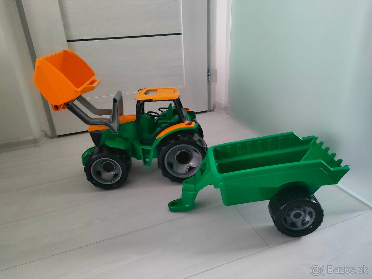 Traktor z vlečkou